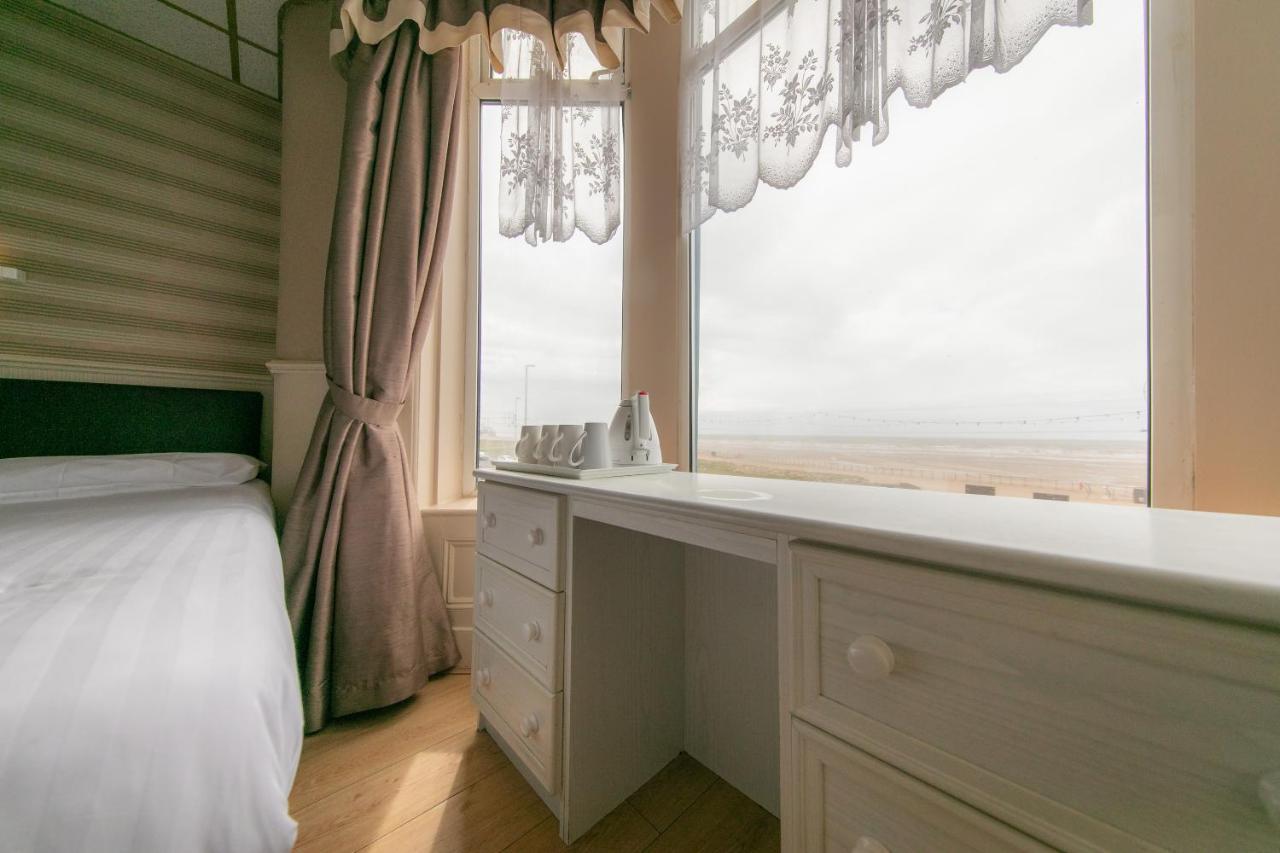 Lyndene Hotel Blackpool Esterno foto