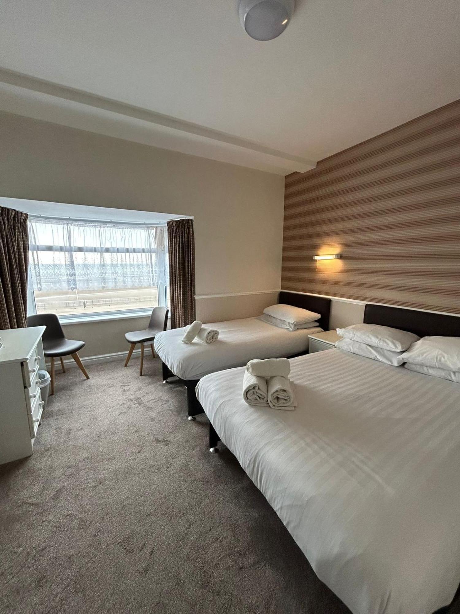 Lyndene Hotel Blackpool Esterno foto